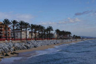 La playa Platja de Ponent / Poniente se encuentra en el municipio de Vilassar de Mar