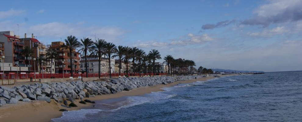 La playa Platja de Ponent / Poniente se encuentra en el municipio de Vilassar de Mar, perteneciente a la provincia de Barcelona y a la comunidad autónoma de Cataluña
