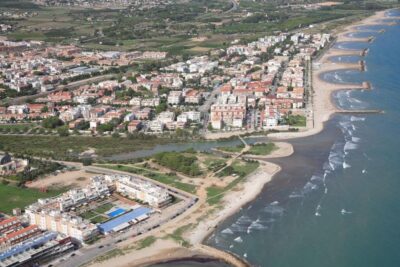 La playa Platja Llarga d'Ibersol se encuentra en el municipio de Vilanova i la Geltrú