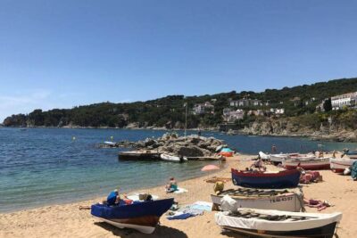 La playa Port Bo / Platja de les Barques se encuentra en el municipio de Palafrugell