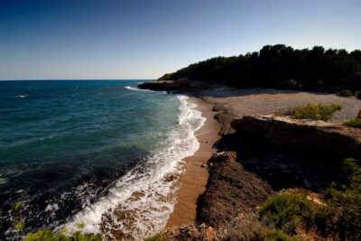 La playa Port Olivet se encuentra en el municipio de L'Ametlla de Mar