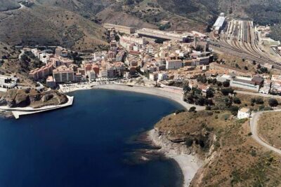 La playa Portbou se encuentra en el municipio de Portbou