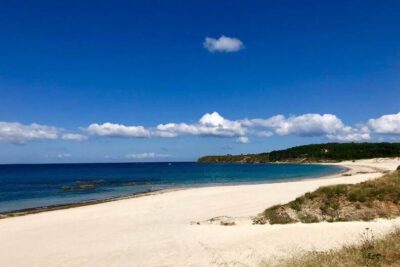 La playa Pragueira se encuentra en el municipio de Sanxenxo