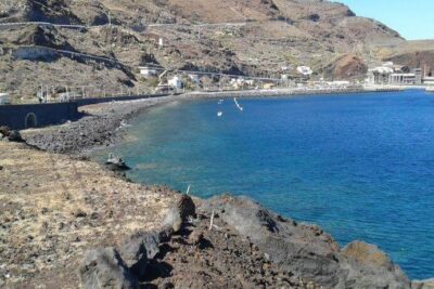 La playa Puerto de la Estaca se encuentra en el municipio de Valverde