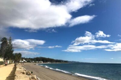 La playa Río Verde se encuentra en el municipio de Marbella