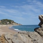 La playa Roques Blanques se encuentra en el municipio de Sant Pol de Mar