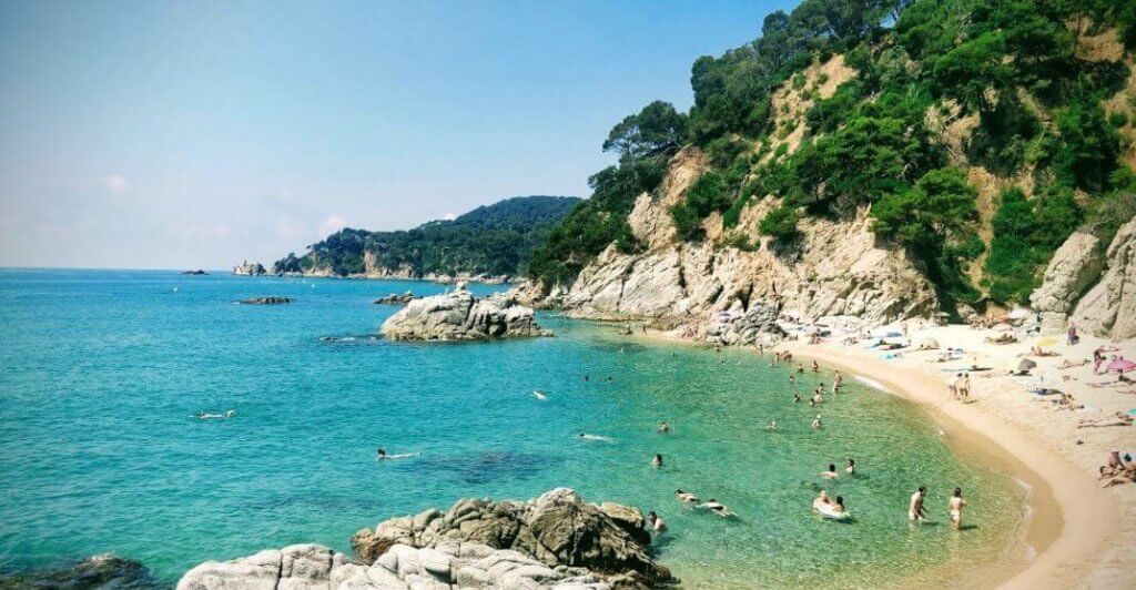 La playa Sa Boadella se encuentra en el municipio de Lloret de Mar, perteneciente a la provincia de Girona y a la comunidad autónoma de Cataluña