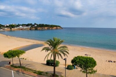 La playa Sant Pol se encuentra en el municipio de Sant Feliu de Guíxols