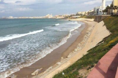 La playa Santa María del Mar / Playa de las Mujeres se encuentra en el municipio de Cádiz