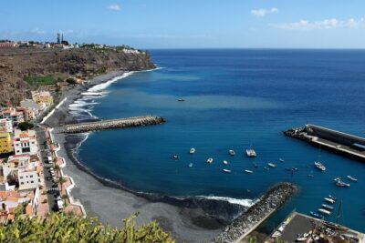 La playa Santiago se encuentra en el municipio de Alajero