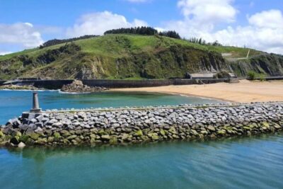 La playa Santiago se encuentra en el municipio de Zumaia