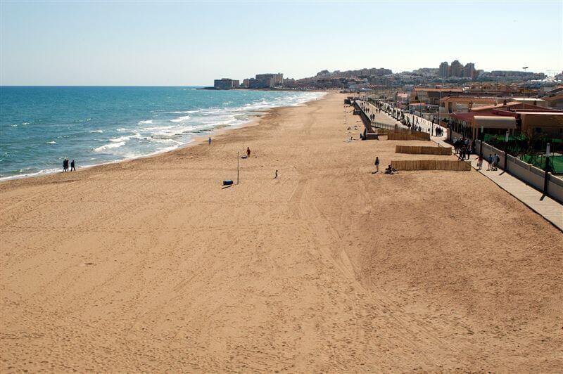 La playa Torrelamata se encuentra en el municipio de Torrevieja, perteneciente a la provincia de Alicante y a la comunidad autónoma de Comunidad Valenciana
