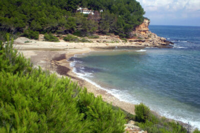 La playa Torrent del Pi se encuentra en el municipio de L'Ametlla de Mar