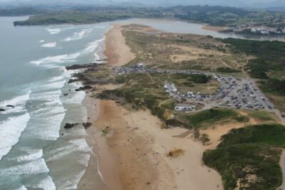 La playa Valdearenas se encuentra en el municipio de Piélagos