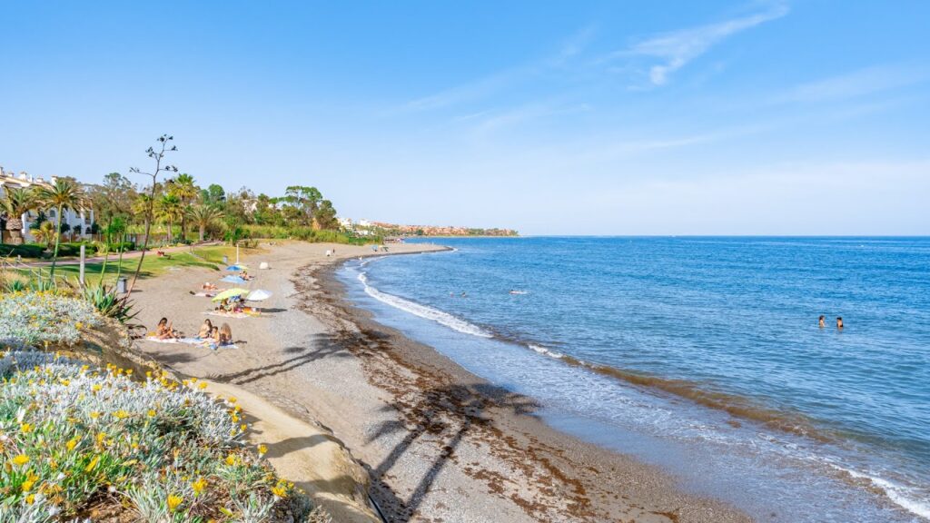 playa arroyo de las canas en estepona