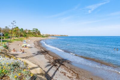 playa arroyo de las canas en estepona