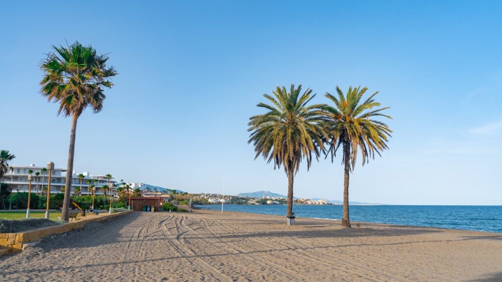 playa arroyo vaquero en estepona
