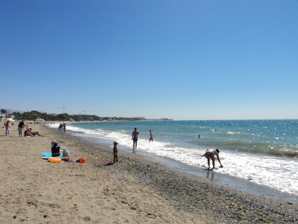 playa el saladillo en estepona