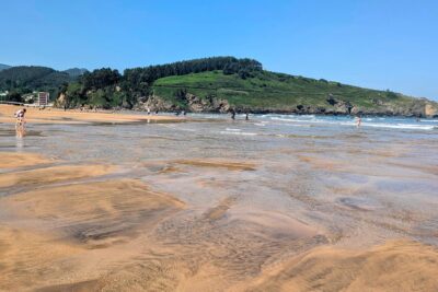 playa la arena o somorrostro en zierbena