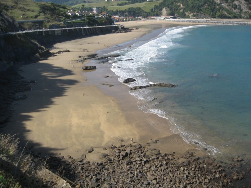 playa lapari en deba