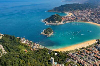 playa ondarreta en san sebastian