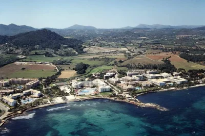 playa port roig en son servera