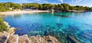 playa sa font de sa cala en capdepera