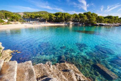 playa sa font de sa cala en capdepera