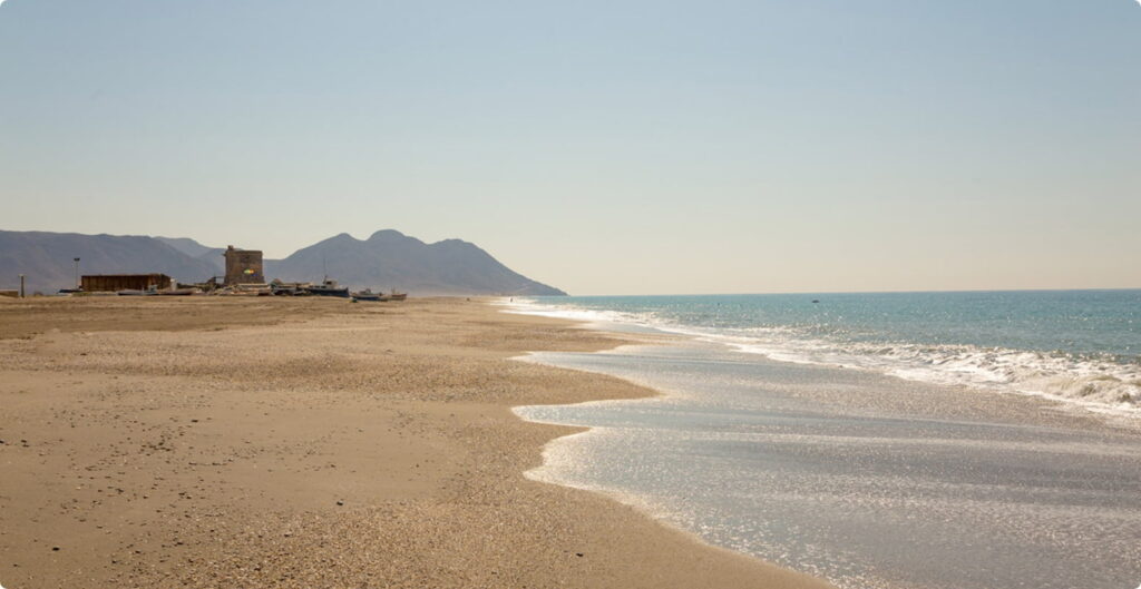 playa san miguel de cabo de gata en almeria