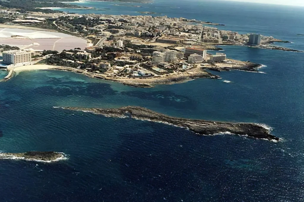 playa es marques en ses salines mallorca