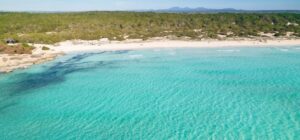 playa ses covetes en campos mallorca